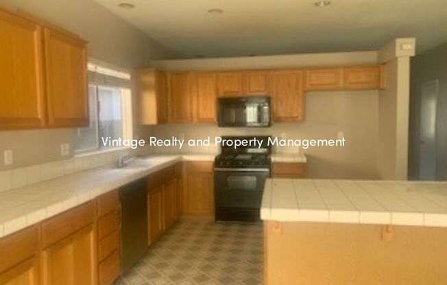 Ready To Go Nice Single Story 4 Bedroom Home!!!