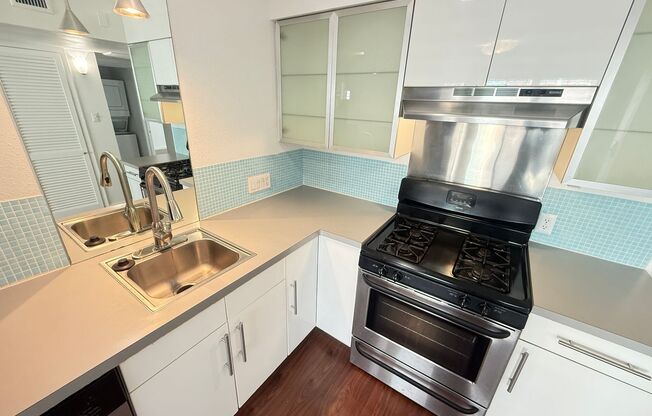 2 beds, 1 bath, 954 sqft, $1,654, Unit RRO-225