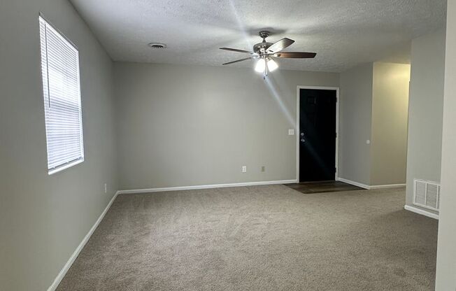 2 beds, 1 bath, 800 sqft, $925, Unit 773