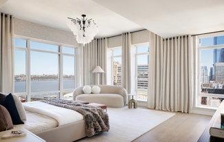 555 W 22 ST