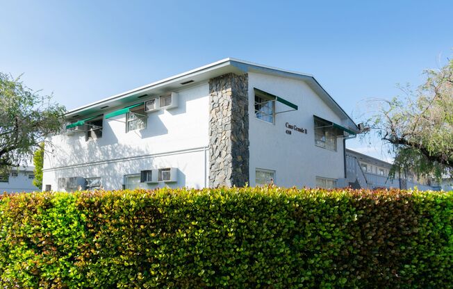 Airport Manor