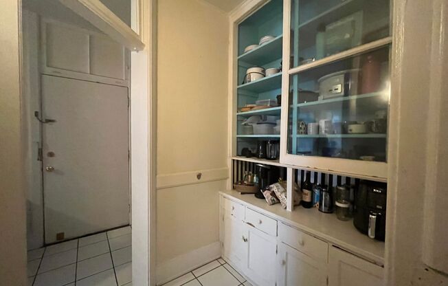 4 beds, 2 baths, $2,295, Unit 10