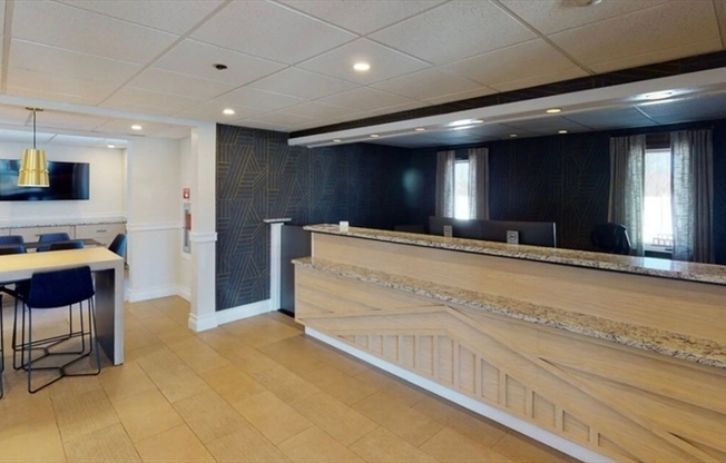 880 DONALD J LYNCH BLVD