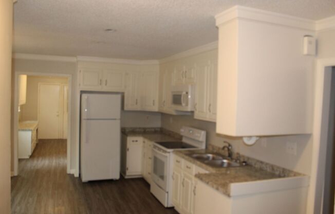 4 Br, 3 ba + Bonus Henderson Forest