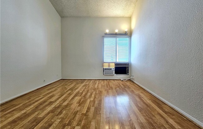 2 beds, 1 bath, 834 sqft, $3,100, Unit 529