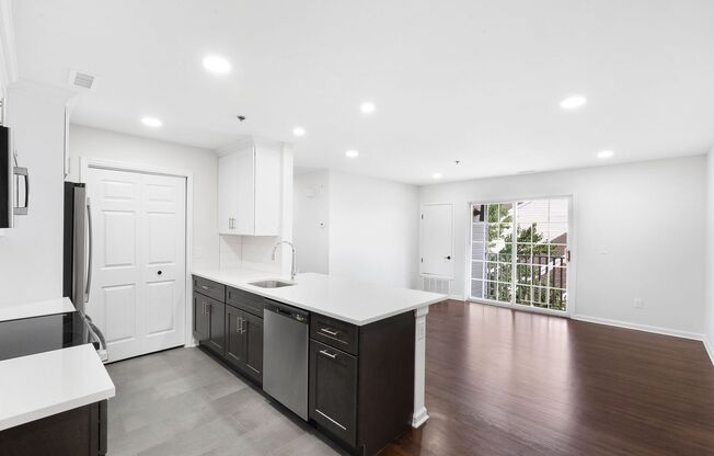 1 bed, 1 bath, 718 sqft, $2,650, Unit 300-062