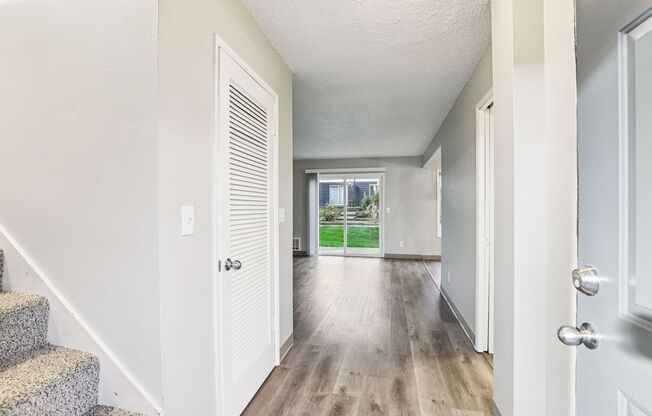 3 beds, 1.5 baths, 963 sqft, $1,749, Unit D-03