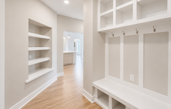 2 beds, 2 baths, 1,081 sqft, $1,653, Unit 1-117