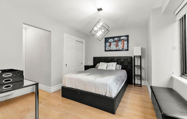 1 bed, 1 bath, 650 sqft, $4,350, Unit 5Y