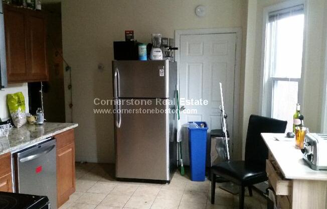 4 beds, 2 baths, 1,100 sqft, $4,400, Unit 3