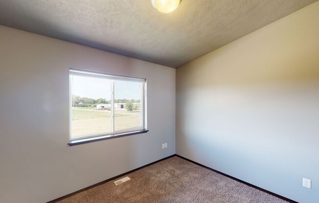 2 beds, 2 baths, 1,275 sqft, $1,635, Unit 591-04