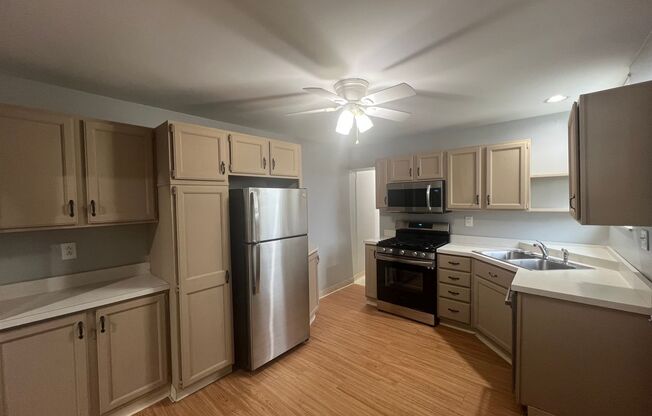 Beautiful 4 Bedroom/ 2 Bath with private courtyard