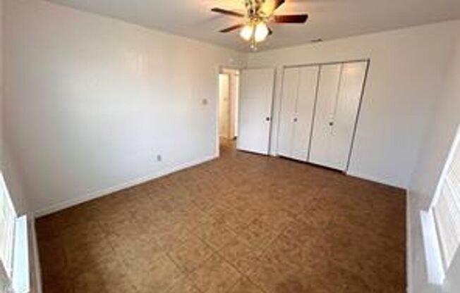 2 beds, 1 bath, $750, Unit Unit B