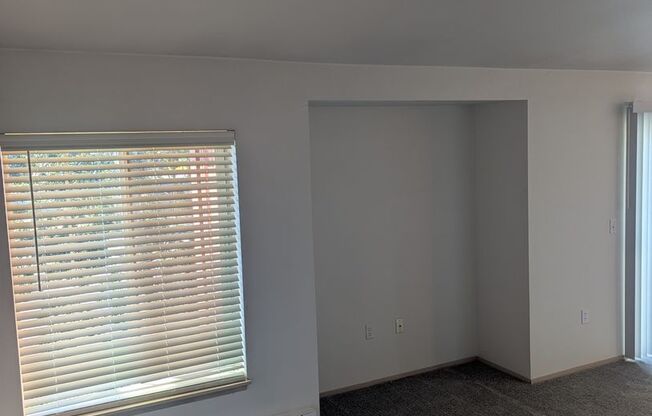 2 beds, 1 bath, 878 sqft, $1,775, Unit E202