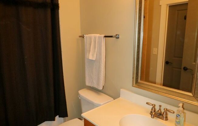 3 beds, 2 baths, $1,900, Unit Unit 4310