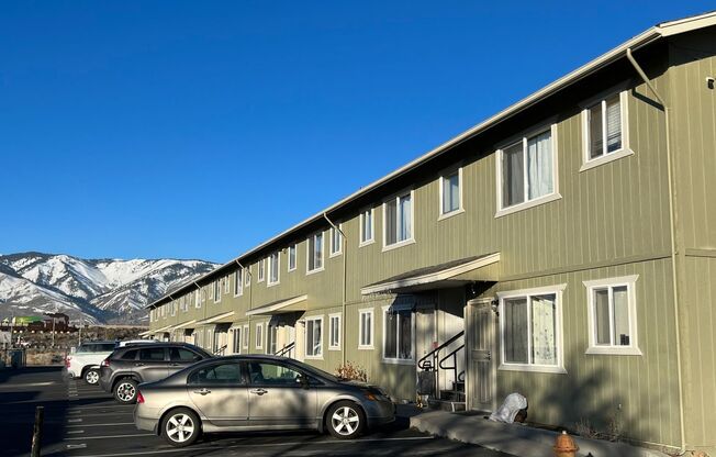 2 beds, 1 bath, $1,550, Unit 10