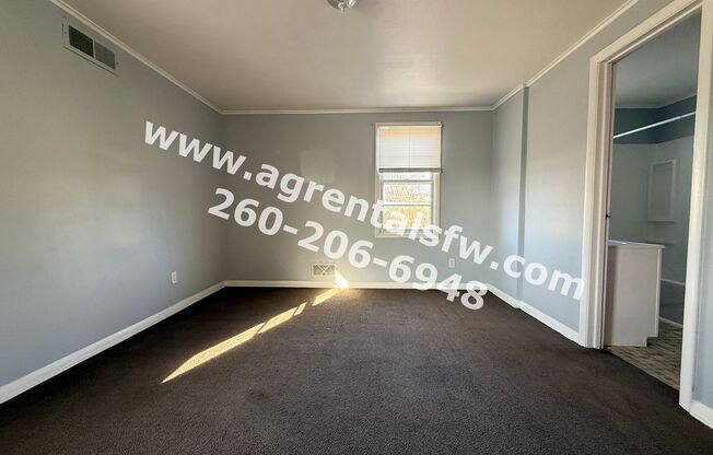 1 bed, 1 bath, 728 sqft, $750, Unit 325 1/2 Dalgren Ave