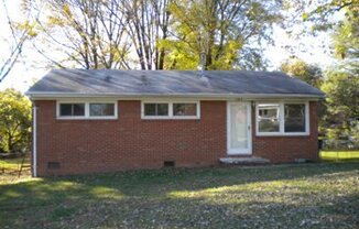 3 BR House w/ Hardwood Floors, Deck