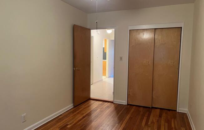 21 4 HOYT AVE S