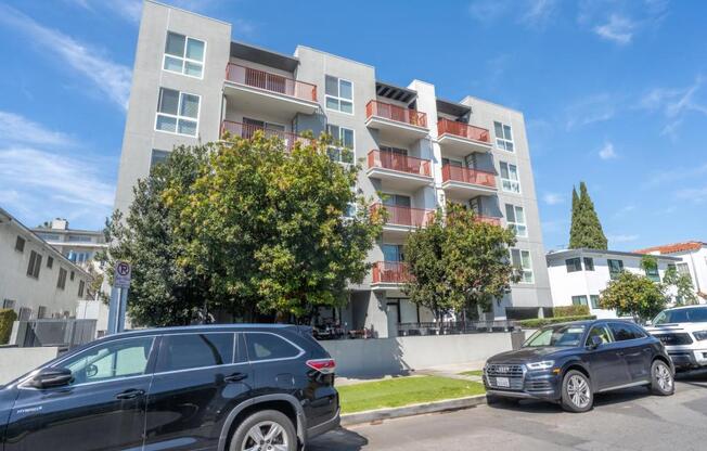 1215 S Bedford St #201