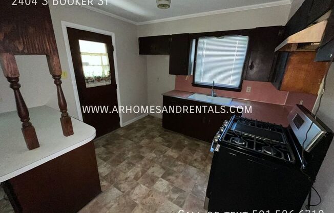 3 beds, 1 bath, 1,071 sqft, $1,095