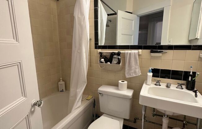 1 bed, 1 bath, 550 sqft, $2,615, Unit 28