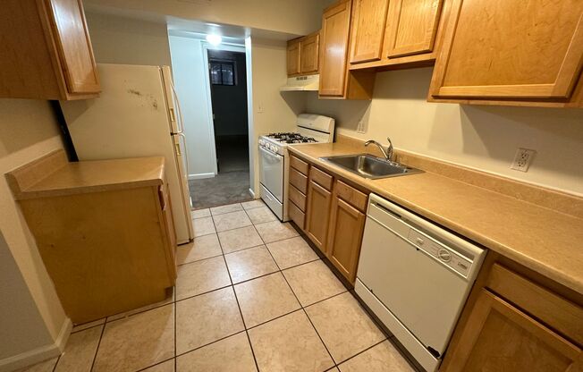 3 beds, 1 bath, 810 sqft, $1,490, Unit 732 S. Millvale Ave. #C1