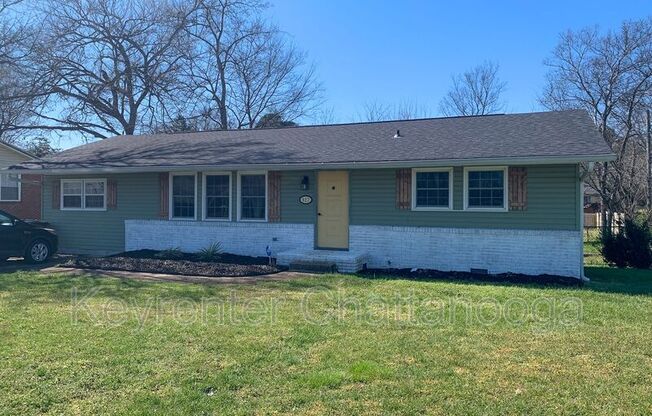 827 WOODMORE LN