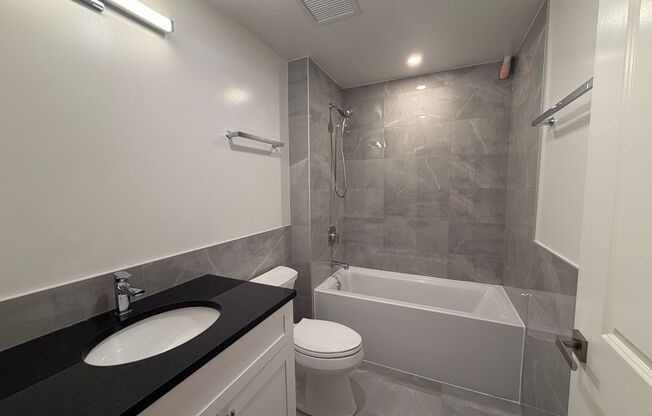 Studio, 1 bath, 418 sqft, $1,700, Unit 952-206