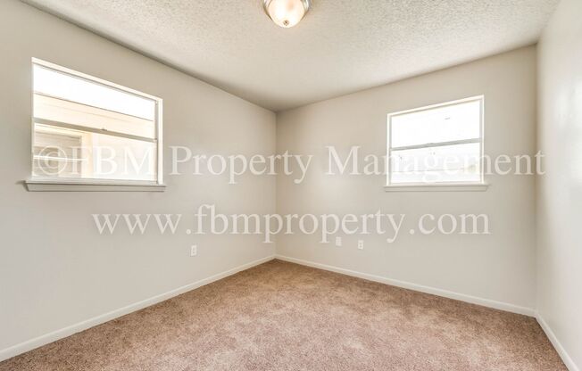 2 beds, 1 bath, $895, Unit 402