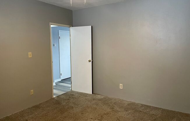 2 beds, 1 bath, $900, Unit Unit 18