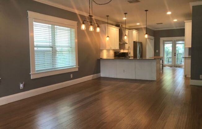 South Seminole Heights Bungalow w/ Spacious Open Concept, Like New!
