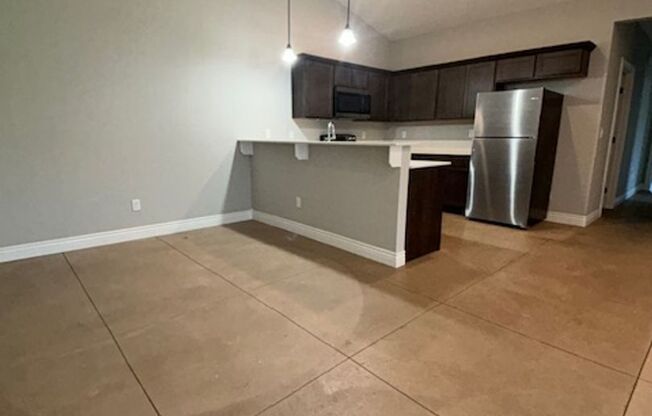 3 beds, 2 baths, $1,425, Unit 1421