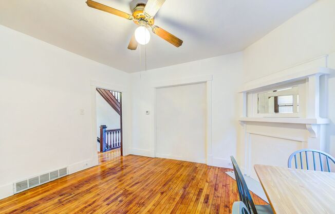 3 beds, 1 bath, $1,500, Unit Apt 2 (top)