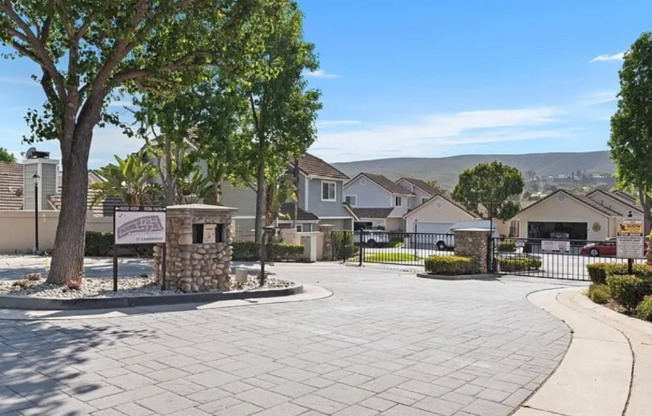 10404 RANCHO CARMEL DR
