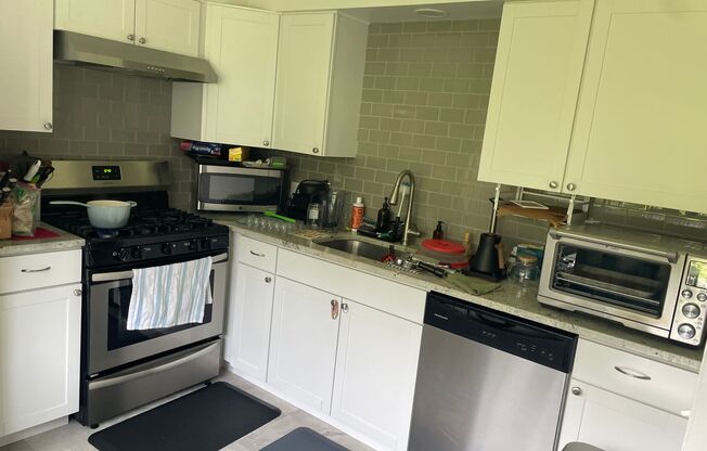 2 bedroom 1 bath close to 94