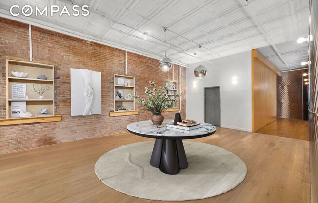 253 W 28 ST
