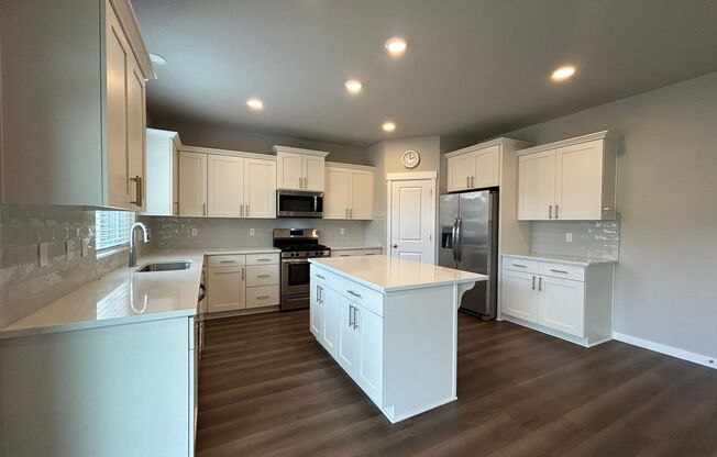 AVAILABLE MAY 1st!!! Brand New 3bd/2.5ba Home in Cornelius Master Planned Community - NEW CONSTRUCTION!!
