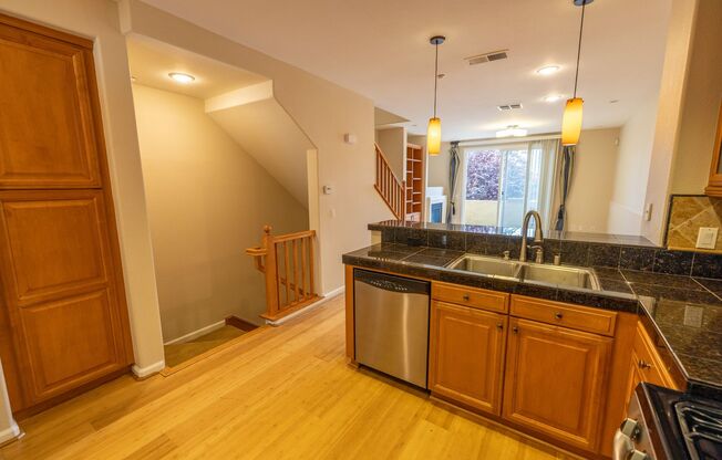 Beautiful 3 bedroom townhouse that is conveniently located