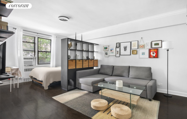 54 E 8 ST