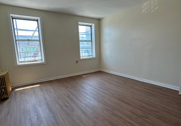 734 E 43 ST
