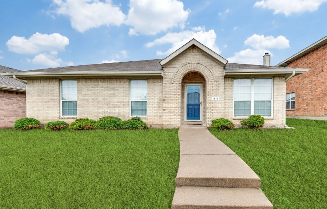 1611 VENUS DR E
