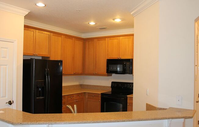 Beautiful ground floor unit in the Lakes of Windermere!