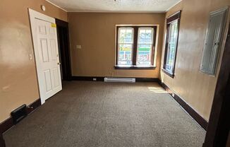 2 beds, 1 bath, $700