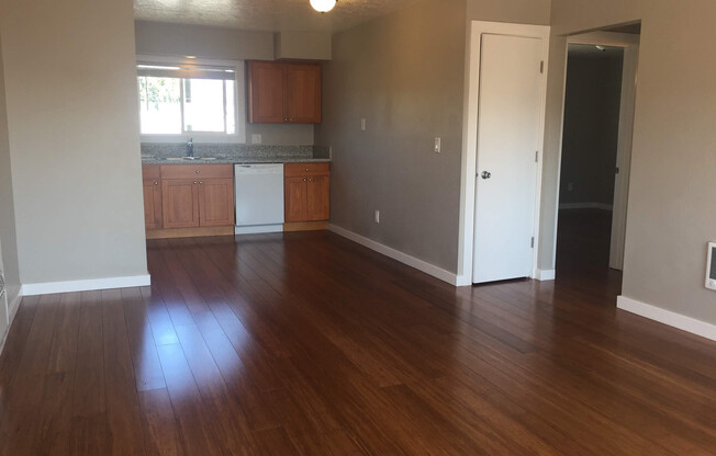 2 beds, 1 bath, $1,895, Unit 518