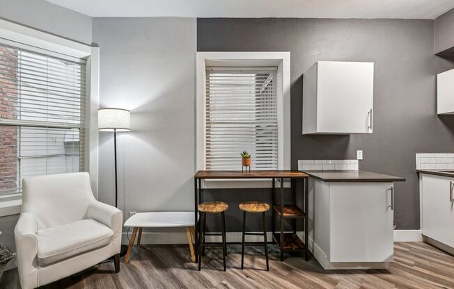 Studio, 1 bath, 375 sqft, $1,425, Unit 209