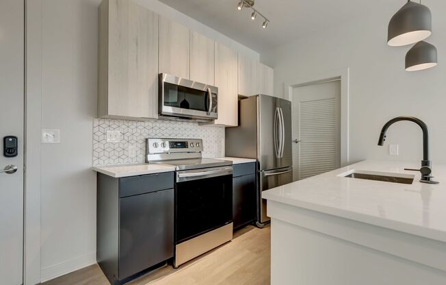 2 beds, 2 baths, 1,000 sqft, $2,199, Unit 402