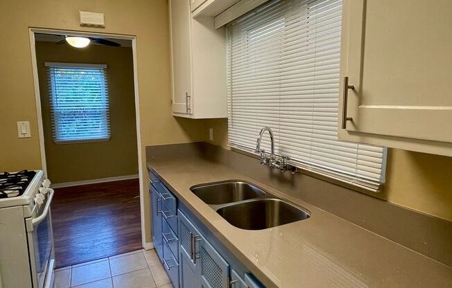 1 bed, 1 bath, 575 sqft, $2,195, Unit 04