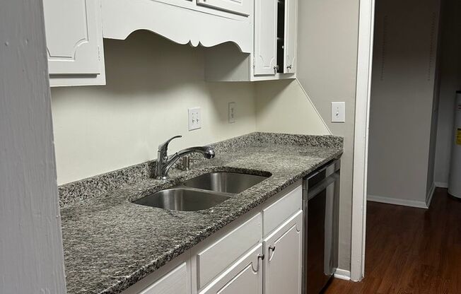 Upper level 3 bedroom/2 bath Condo available to call home!