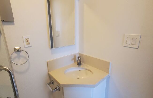 Studio, 1 bath, $1,375, Unit 06